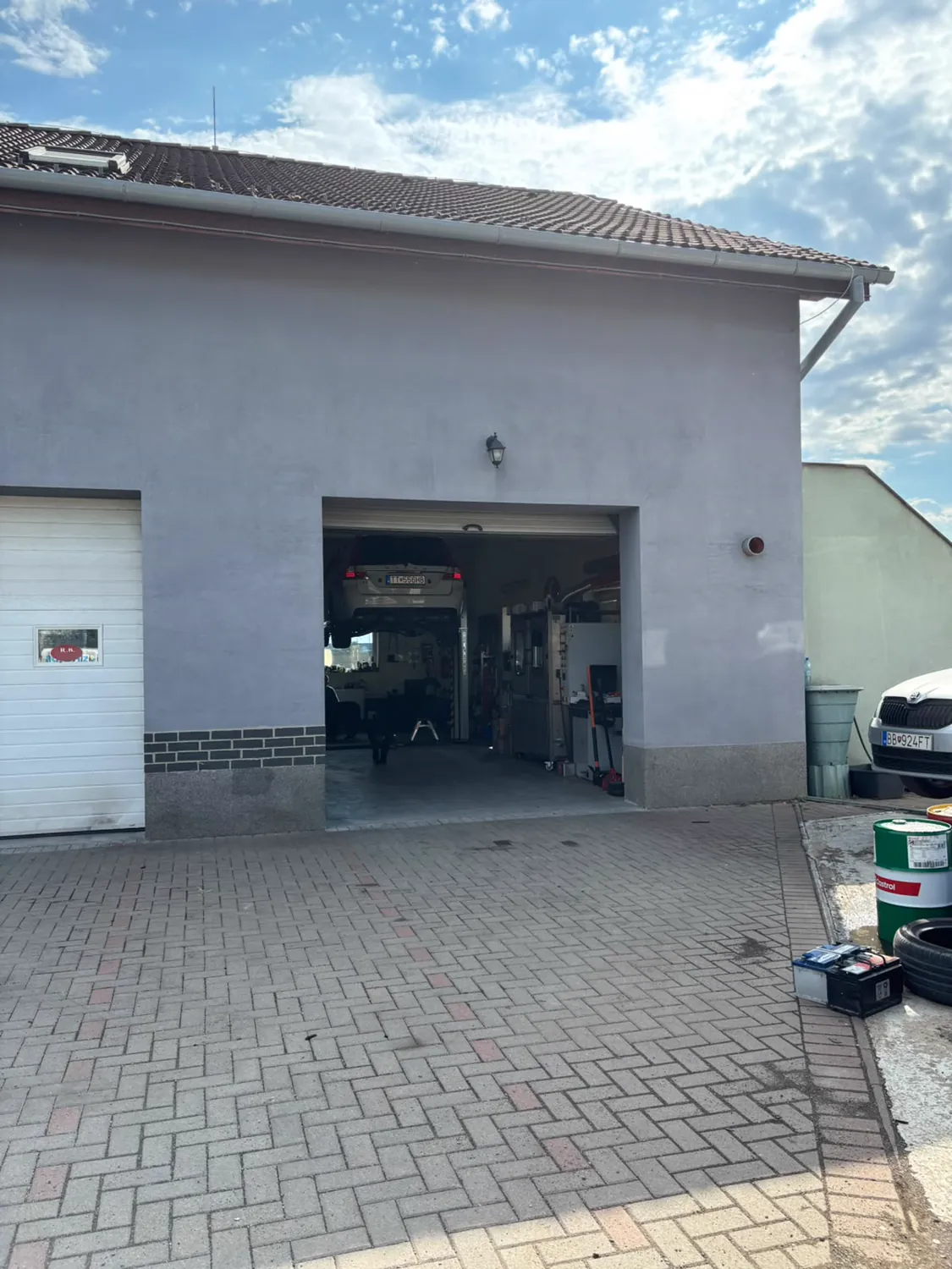 Prevádzka R.B. AUTO s otvorenou dielňou